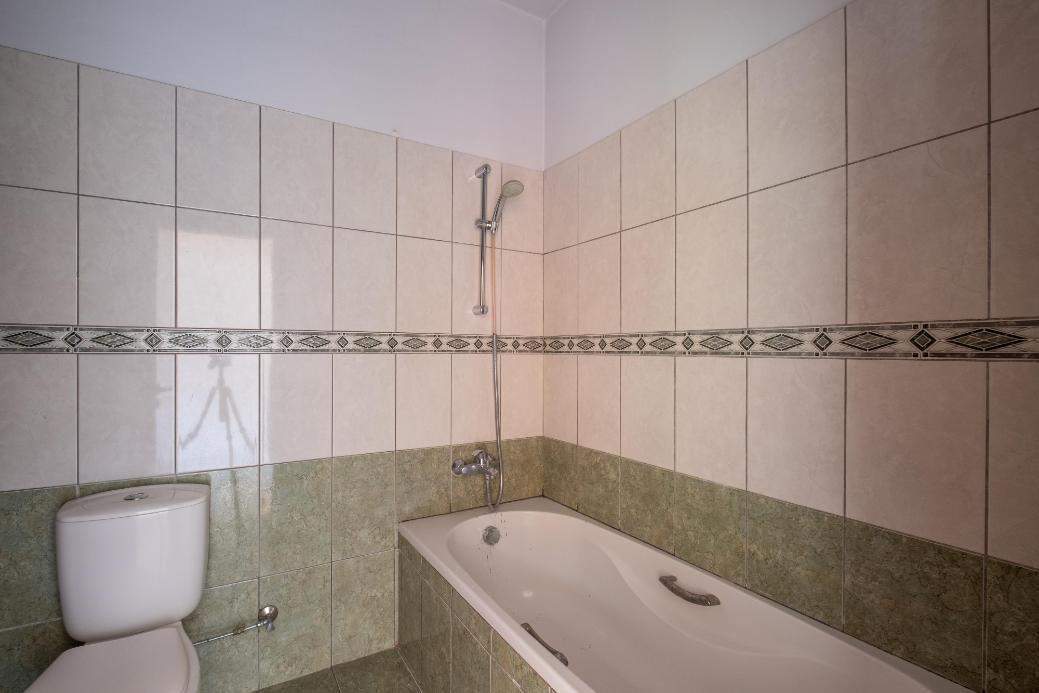 https://cache.vooxee.com/adverts/01/06/0106qcjl9urfp7029o0p6oef.jpg
