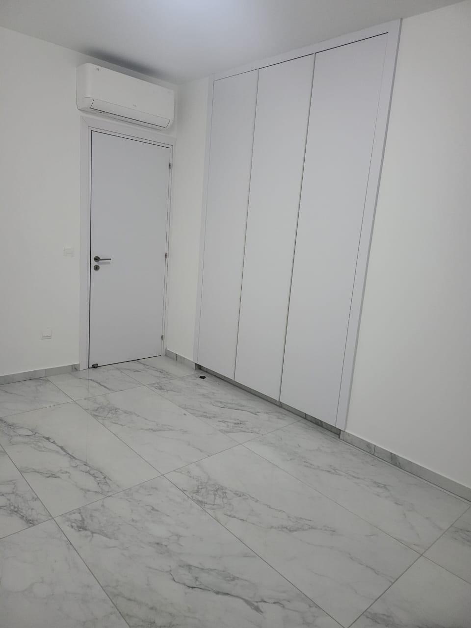https://cache.vooxee.com/adverts/01/27/01271nnj9yoqt7fqsn3hfzs3.jpg