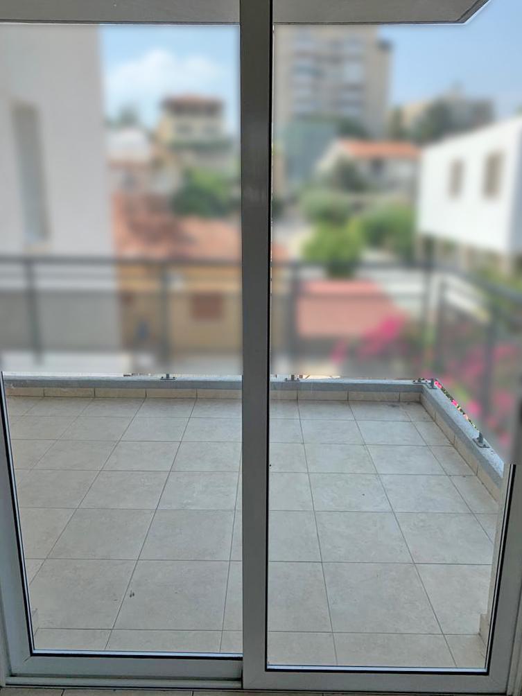 https://cache.vooxee.com/adverts/01/5n/015ny7x7eerd2f0jojht0h69.jpg