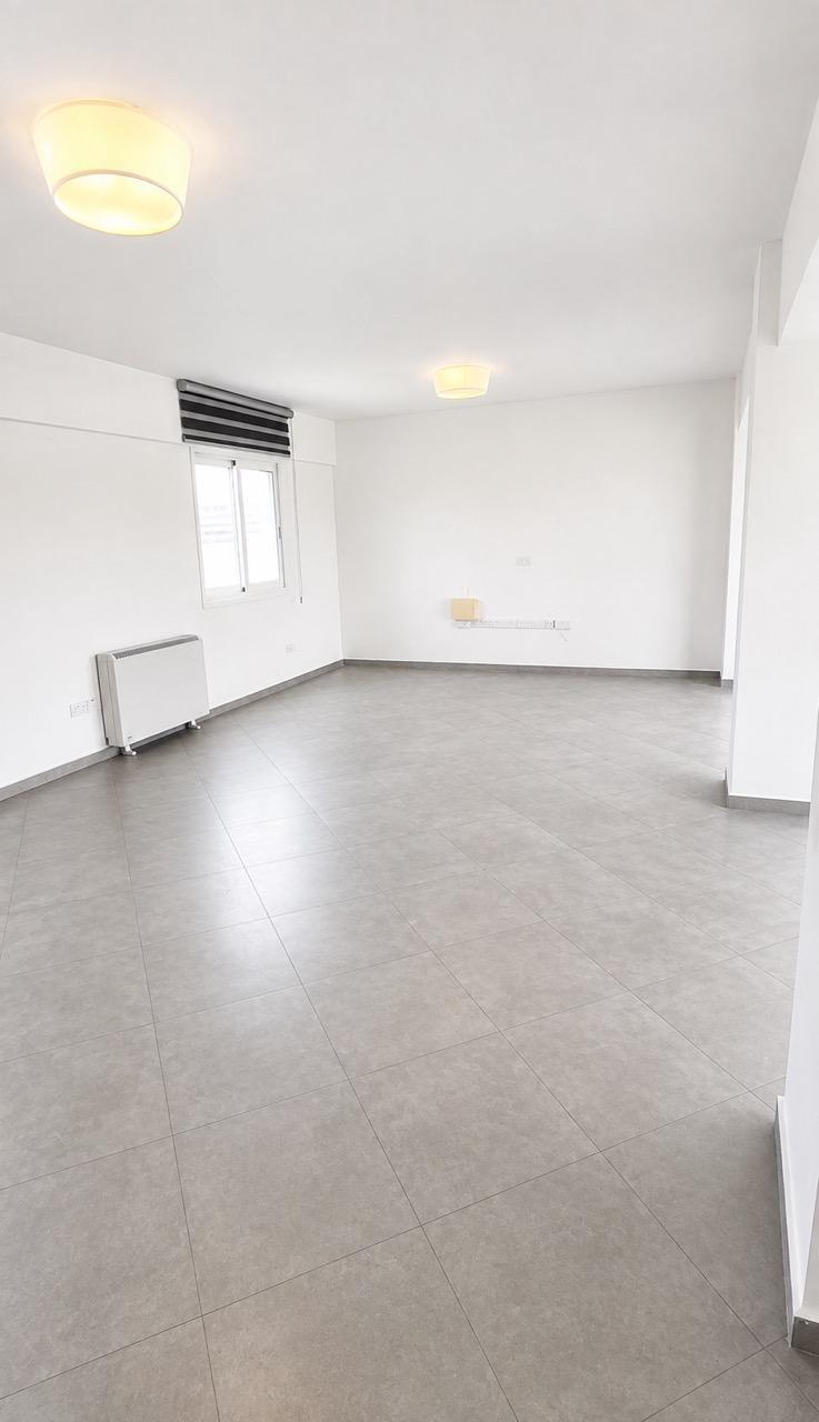 https://cache.vooxee.com/adverts/01/eq/01eqg1phte6a9c8hrcm2wrux.jpg
