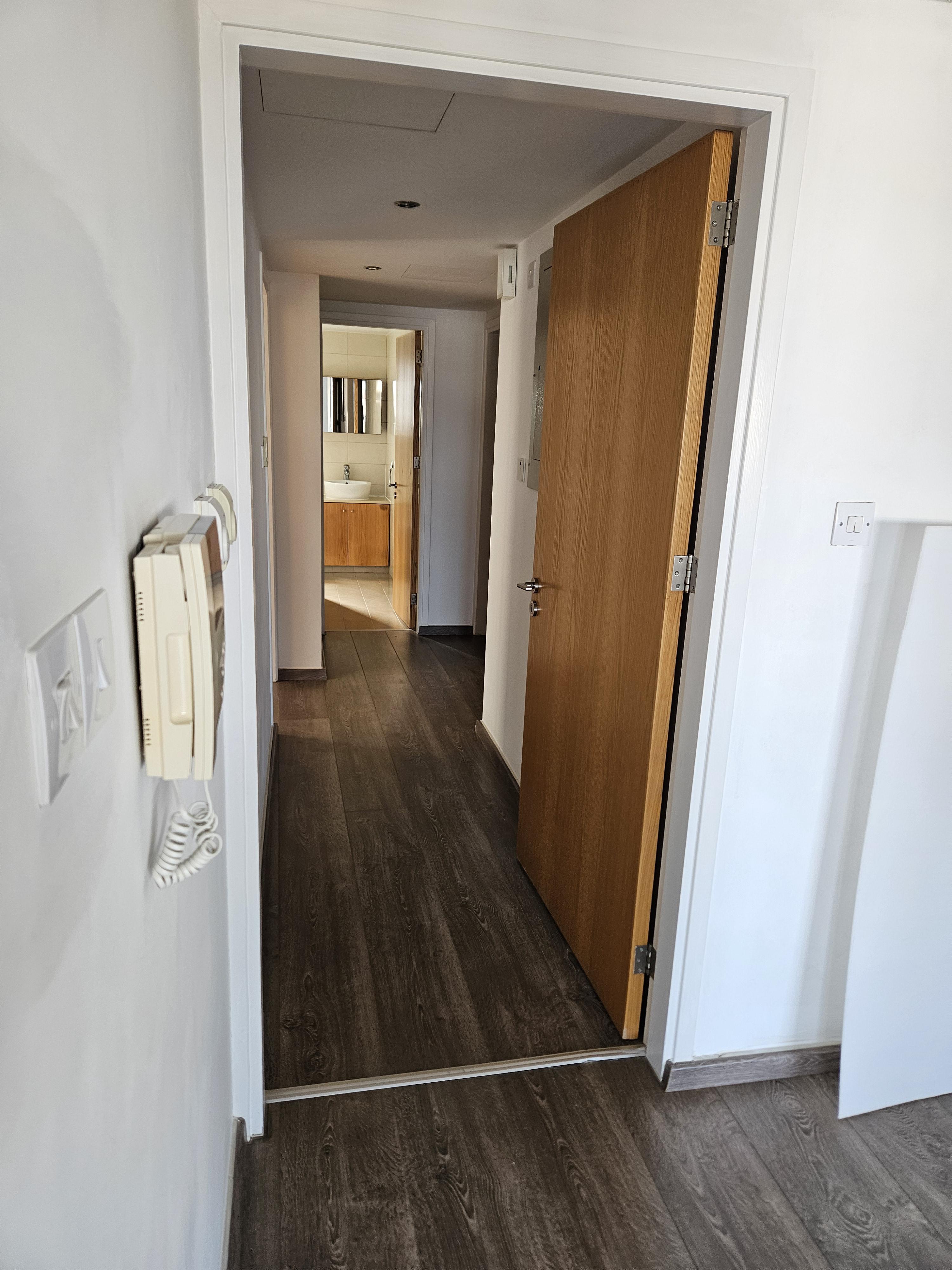 https://cache.vooxee.com/adverts/01/ld/01ldfh0zptuj1qdwcnsg5p1w.jpg