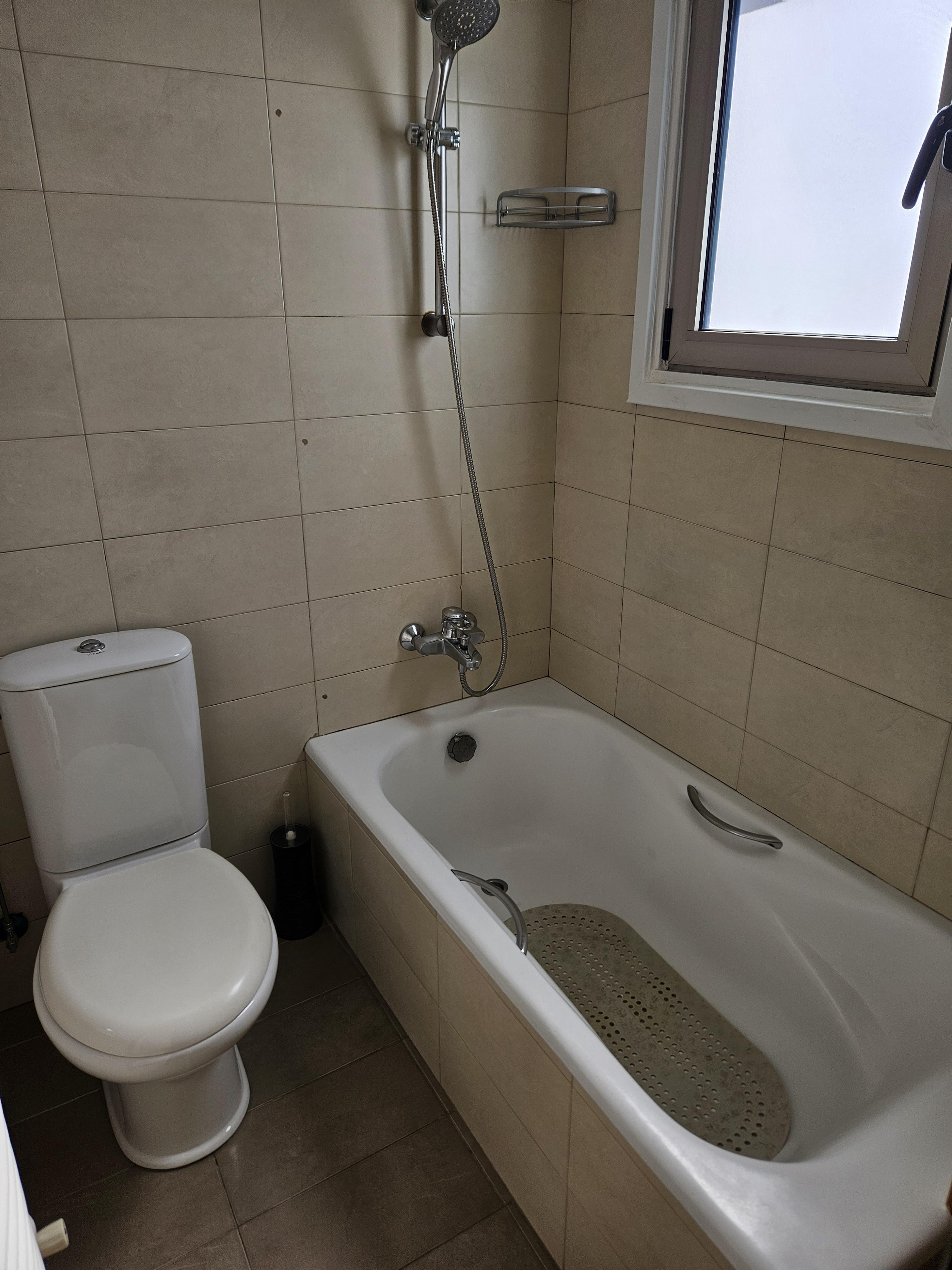 https://cache.vooxee.com/adverts/01/oj/01ojammtfisx19uuh6f72or6.jpg