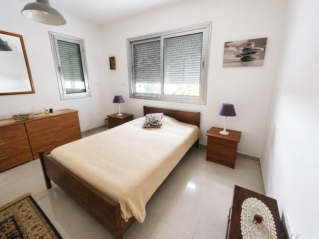 https://cache.vooxee.com/adverts/01/v5/01v5copdzjubnnw8shwqn5ie.jpg